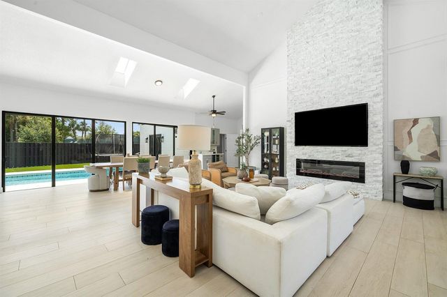 2707 Biarritz Drive, Palm Beach Gardens, FL 33410