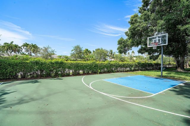 2707 Biarritz Drive, Palm Beach Gardens, FL 33410