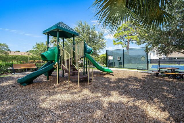 2707 Biarritz Drive, Palm Beach Gardens, FL 33410