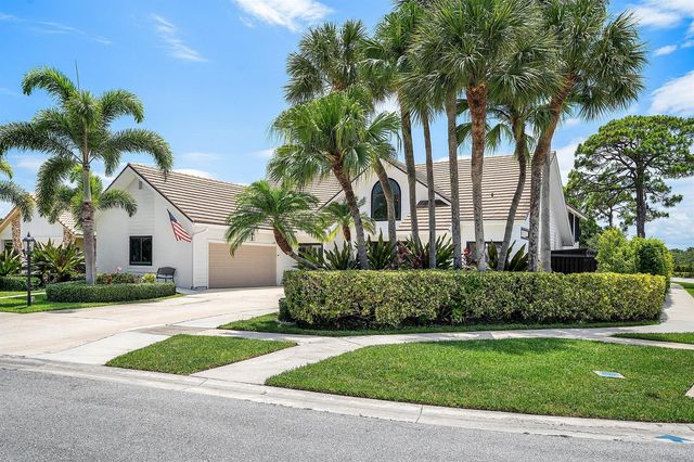 2707 Biarritz Drive, Palm Beach Gardens, FL 33410