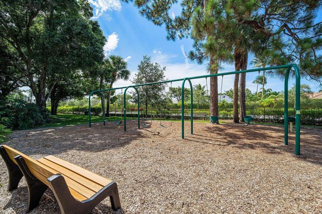 2707 Biarritz Drive, Palm Beach Gardens, FL 33410
