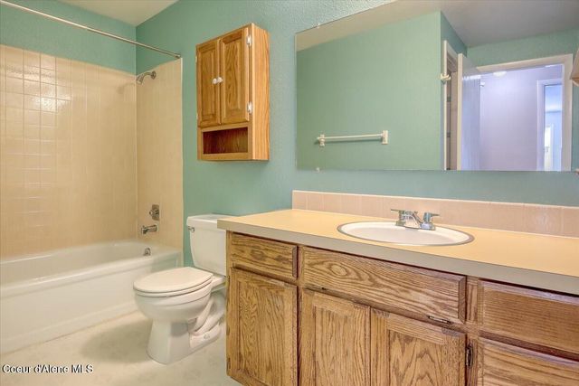 11810 N Peridot Dr, Hayden, ID 83835
