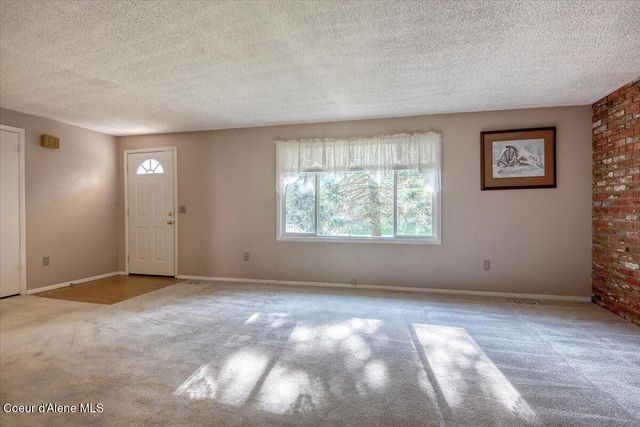 11810 N Peridot Dr, Hayden, ID 83835