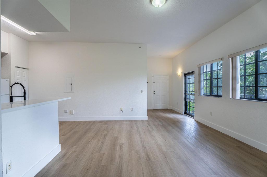 2801 Riverside Drive 301-s, Coral Springs, FL 33065