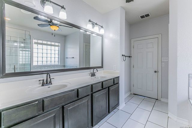 1715 Viljandi Moon, San Antonio, TX 78251