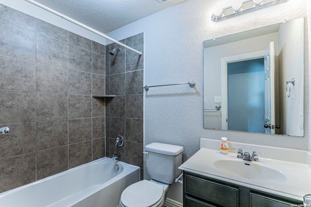 1715 Viljandi Moon, San Antonio, TX 78251