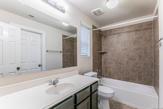 1715 Viljandi Moon, San Antonio, TX 78251