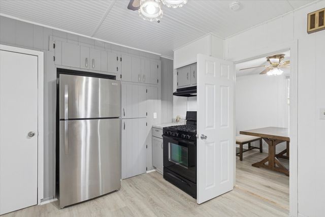 1212 10th Avenue, Rockford, IL 61104