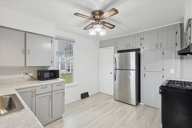 1212 10th Avenue, Rockford, IL 61104