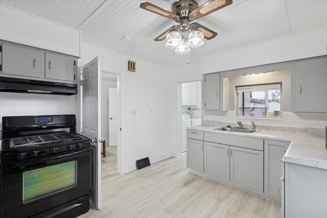 1212 10th Avenue, Rockford, IL 61104