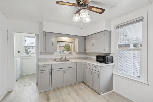 1212 10th Avenue, Rockford, IL 61104