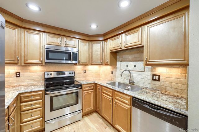 701 N Harlan Street E27, Lakewood, CO 80214