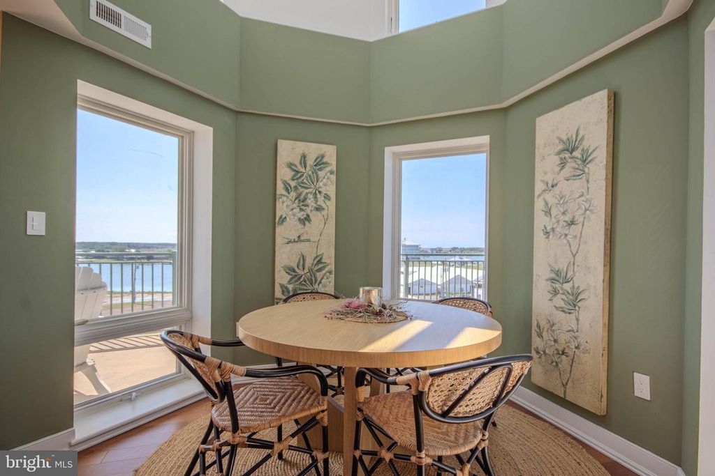 Image 12 of property listing at 1 DOCK ST #402, Crisfield, MD 21817