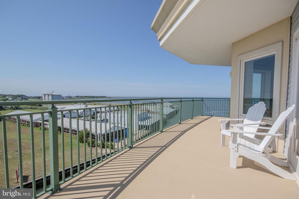 Image 14 of property listing at 1 DOCK ST #402, Crisfield, MD 21817