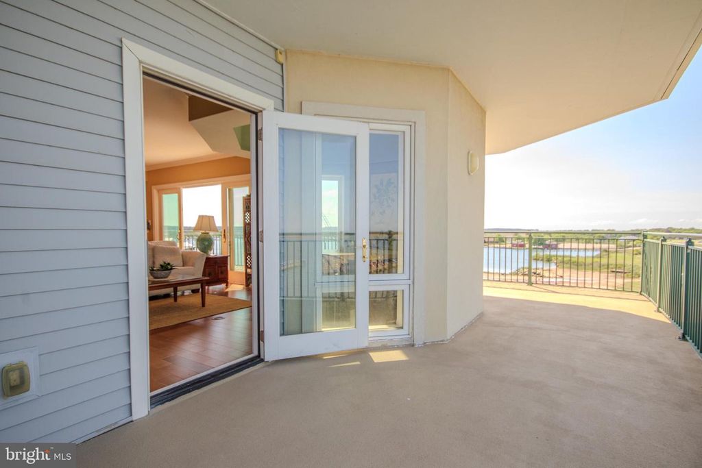 Image 16 of property listing at 1 DOCK ST #402, Crisfield, MD 21817
