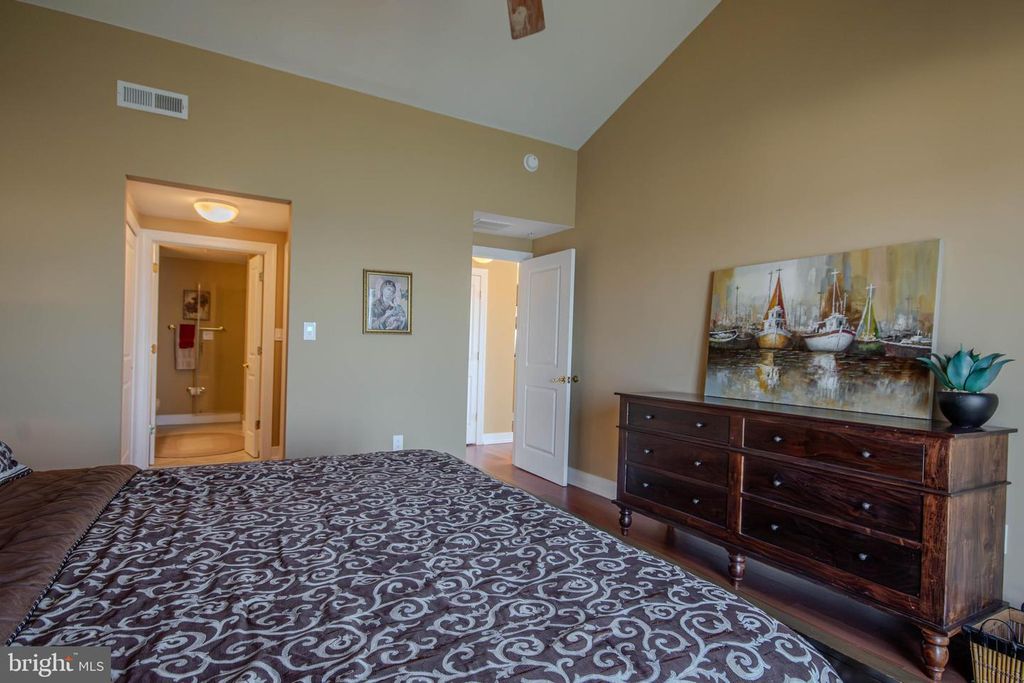 Image 21 of property listing at 1 DOCK ST #402, Crisfield, MD 21817