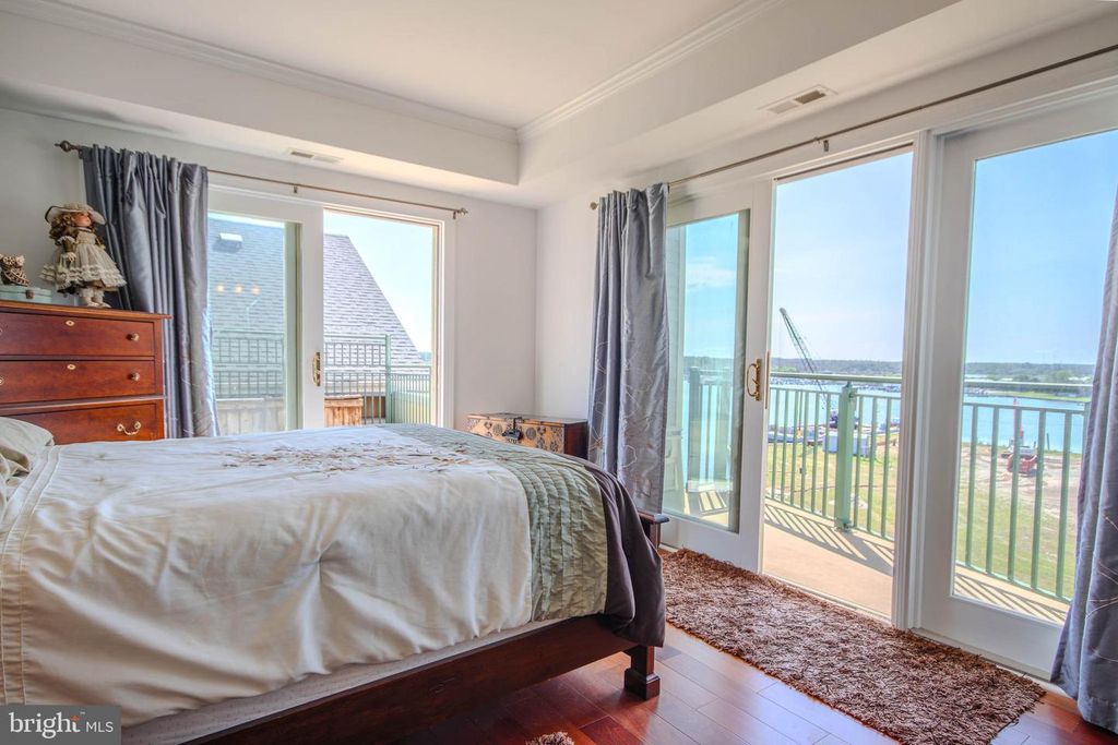 Image 24 of property listing at 1 DOCK ST #402, Crisfield, MD 21817
