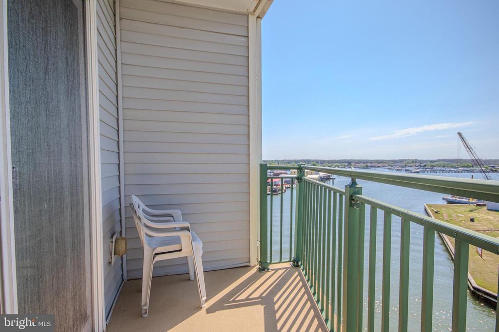 Image 28 of property listing at 1 DOCK ST #402, Crisfield, MD 21817
