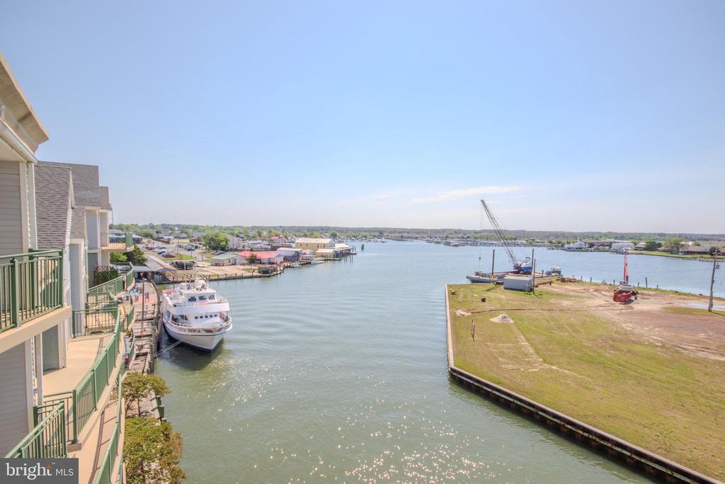 Image 29 of property listing at 1 DOCK ST #402, Crisfield, MD 21817