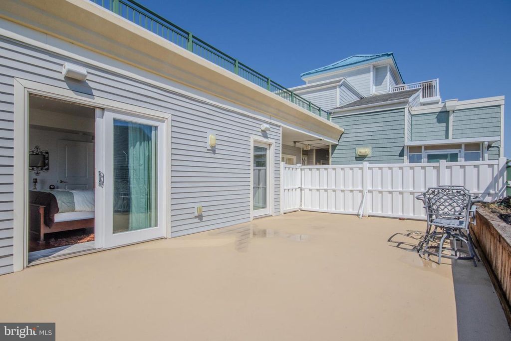 Image 31 of property listing at 1 DOCK ST #402, Crisfield, MD 21817
