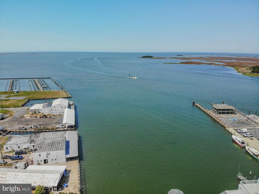 Image 40 of property listing at 1 DOCK ST #402, Crisfield, MD 21817