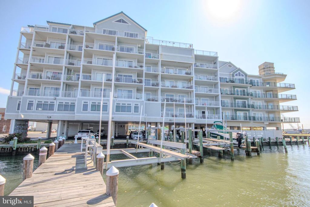 Image 45 of property listing at 1 DOCK ST #402, Crisfield, MD 21817
