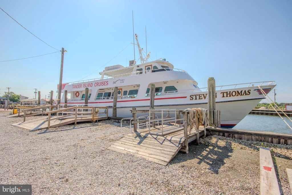 Image 49 of property listing at 1 DOCK ST #402, Crisfield, MD 21817