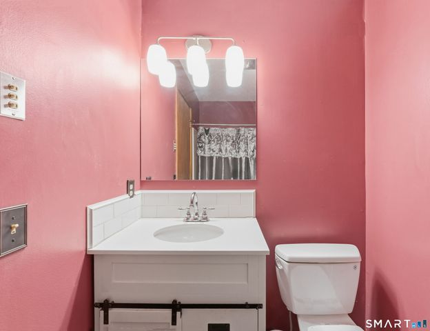 1 Upper Commons 1, Woodbury, CT 06798