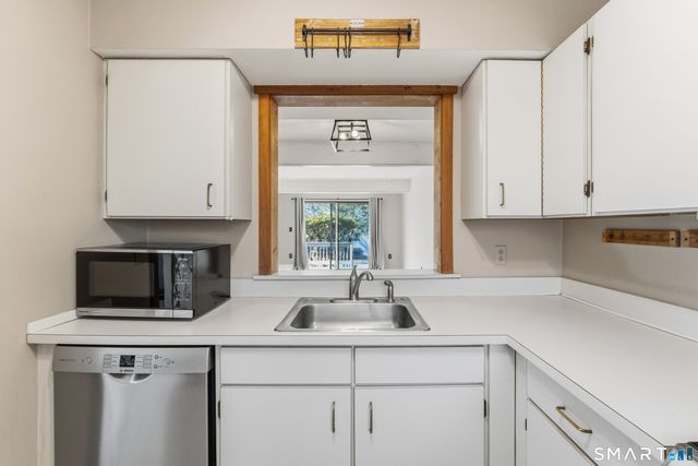 1 Upper Commons 1, Woodbury, CT 06798