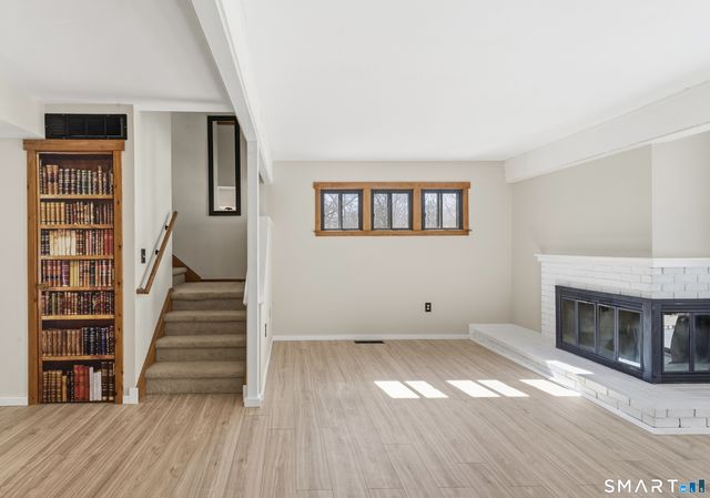 1 Upper Commons 1, Woodbury, CT 06798