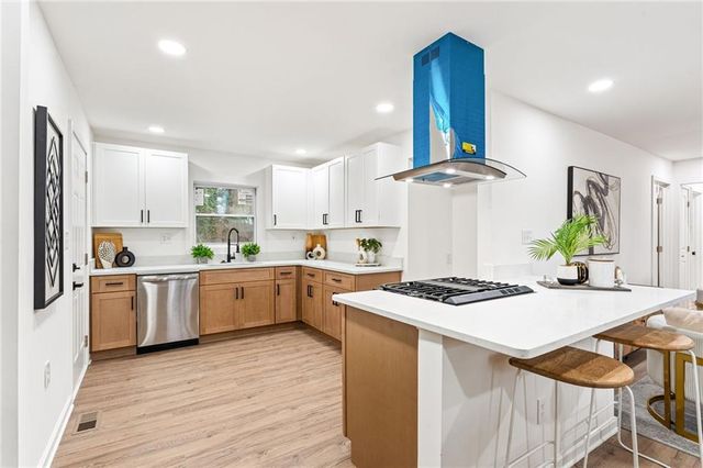 2749 Lincoln NW Court, Atlanta, GA 30318