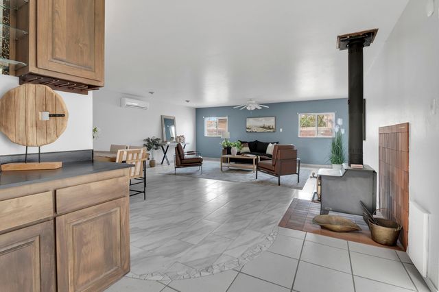 11409 Mahlon Avenue NE, Albuquerque, NM 87112