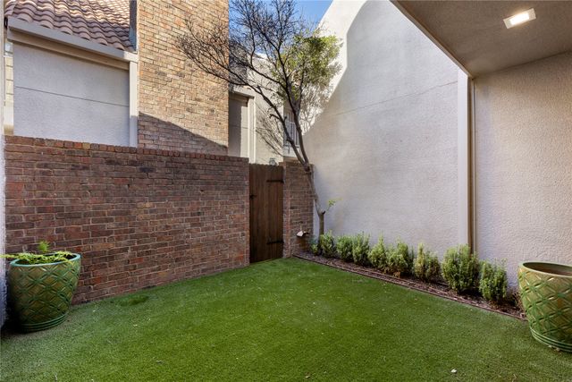 4526 Glenwick Lane, Dallas, TX 75205