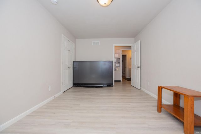 302 E Tennessee Street, Evansville, IN 47711