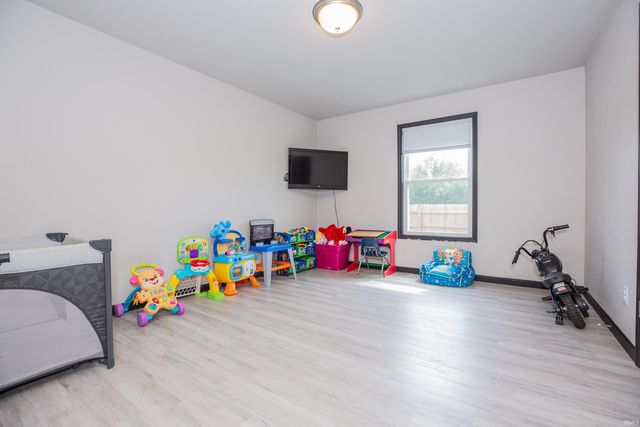 302 E Tennessee Street, Evansville, IN 47711