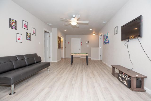 302 E Tennessee Street, Evansville, IN 47711