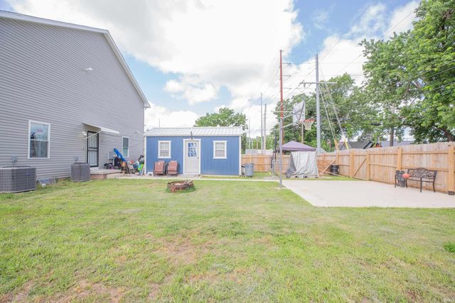 302 E Tennessee Street, Evansville, IN 47711