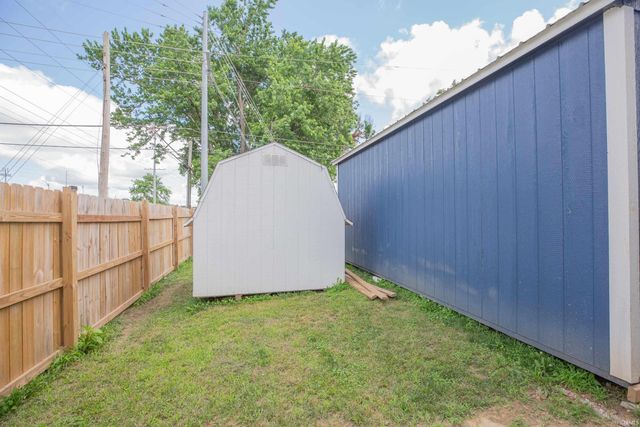 302 E Tennessee Street, Evansville, IN 47711