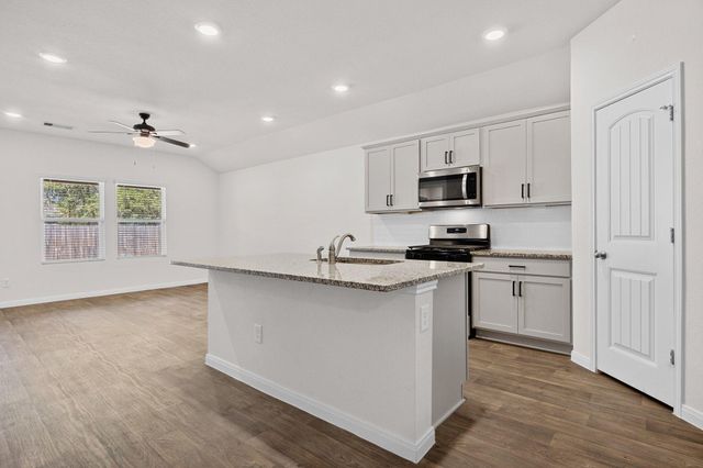 1331 Camden LN, Lockhart, TX 78644