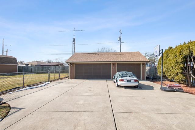 13748 LeClaire Avenue, Crestwood, IL 60418