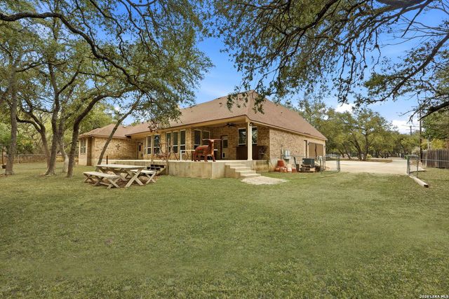 813 County Road 375, San Antonio, TX 78253