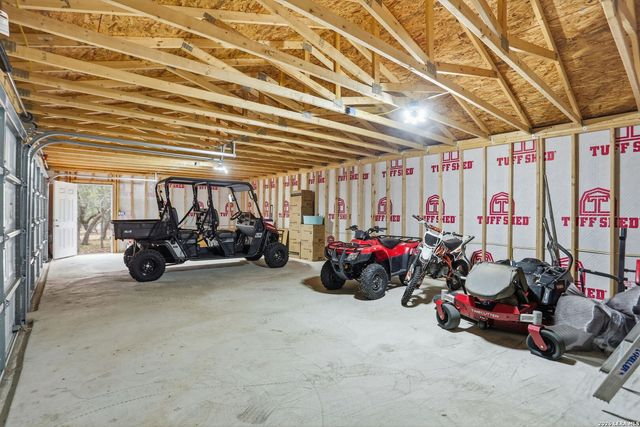 813 County Road 375, San Antonio, TX 78253