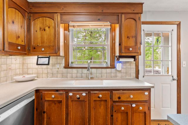 9 Ford Avenue, Salem, NH 03079