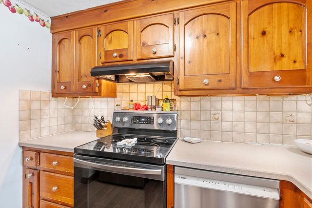 9 Ford Avenue, Salem, NH 03079