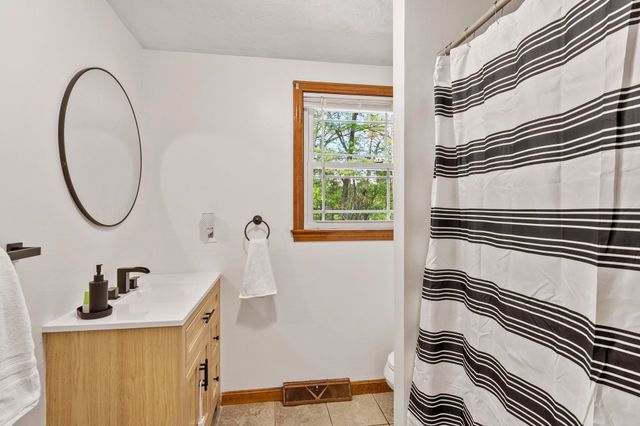 9 Ford Avenue, Salem, NH 03079