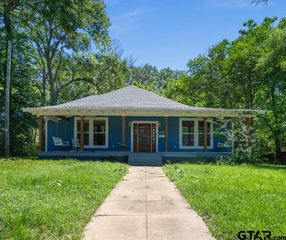230 N Henderson, Rusk, TX 75785
