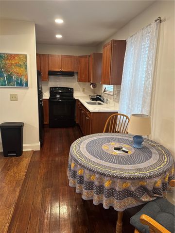 12 Callender Avenue 1, Newport, RI 02840