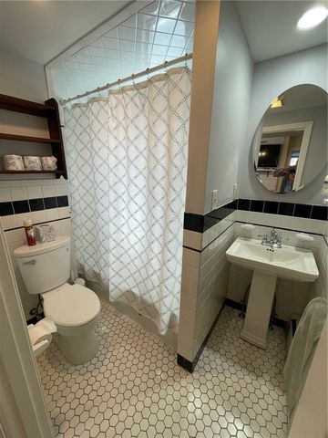 12 Callender Avenue 1, Newport, RI 02840