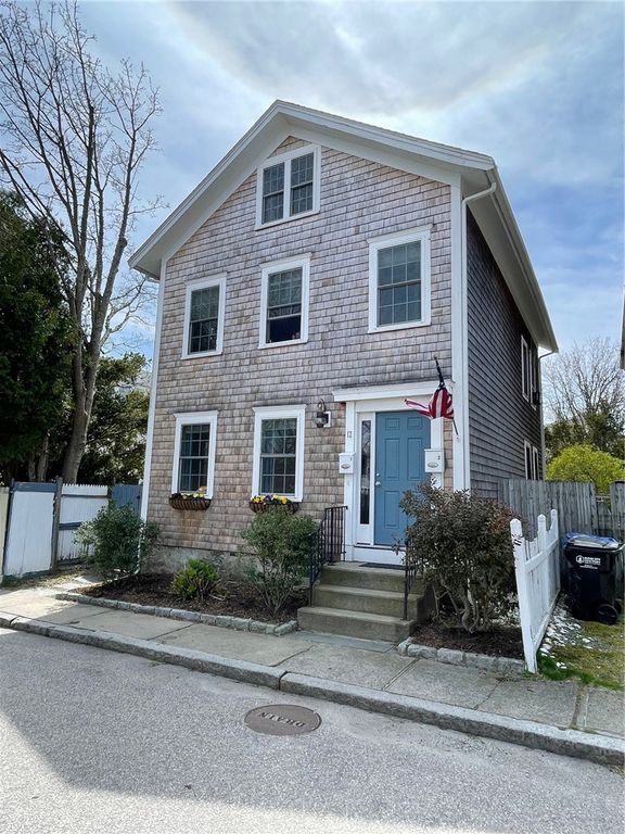 12 Callender Avenue 1, Newport, RI 02840