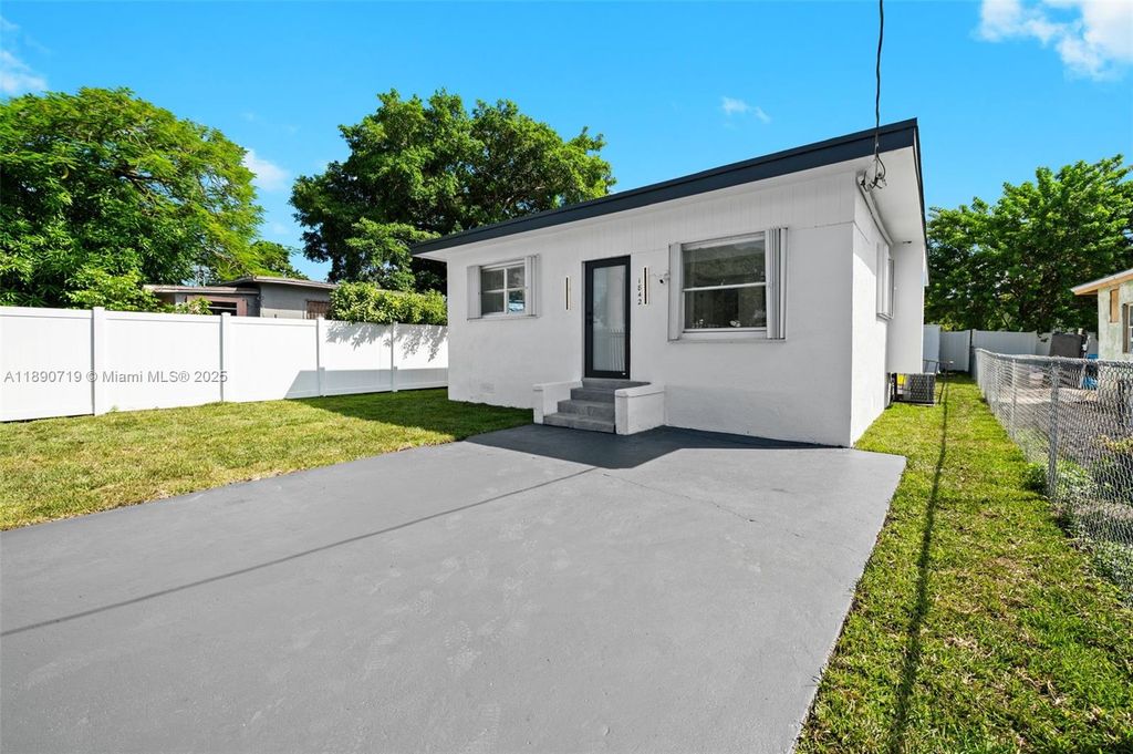 1842 NW 67th St, Miami, FL 33147